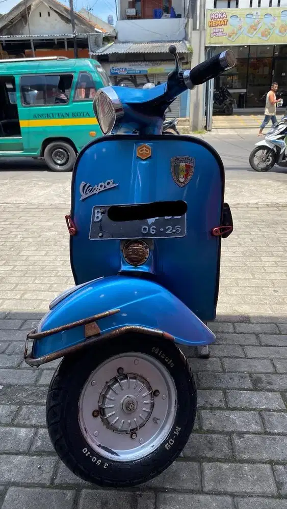 Vespa Super 1978. Warna biru muda
