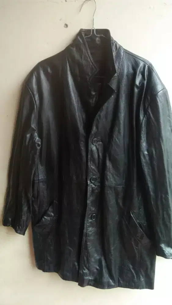 Jaket kulit warna hitam