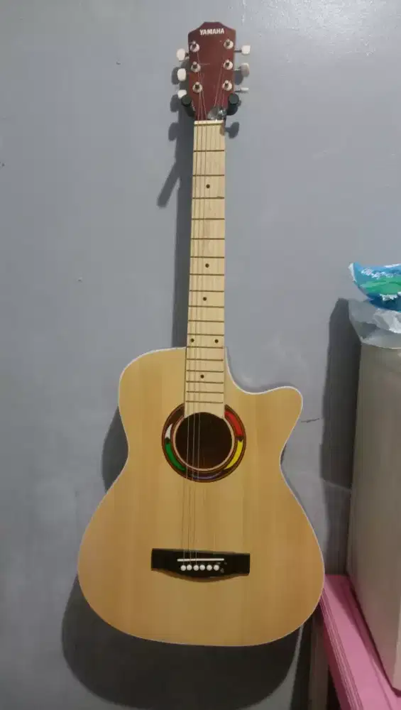 Gitar Akustik Yamaha