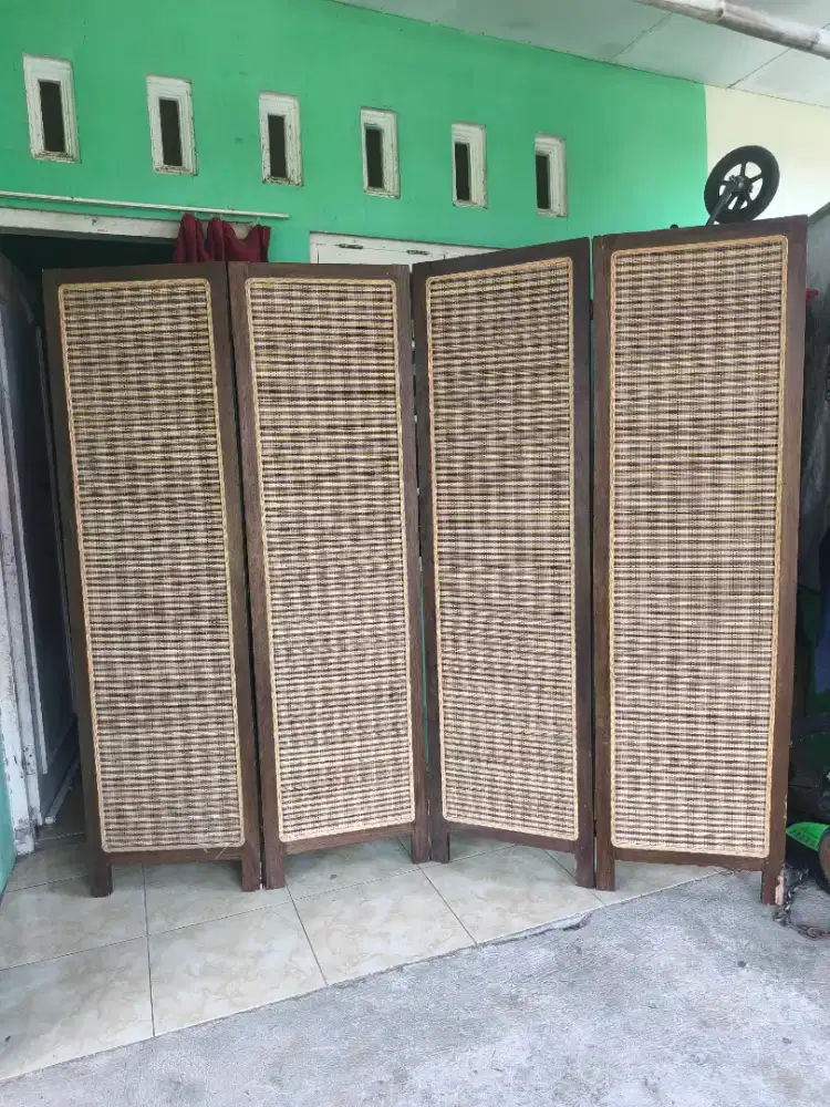 Sketsel pembatas ruangan bekas layak pakai