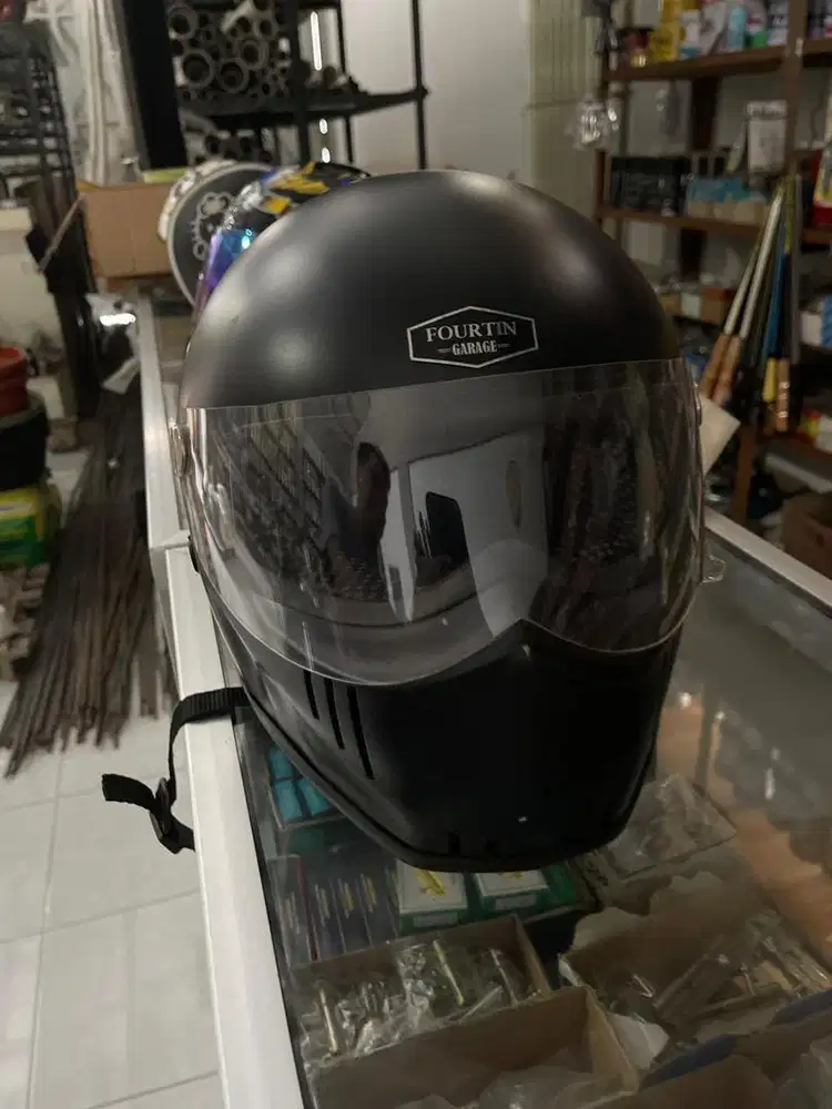 Helm custom retro cakil