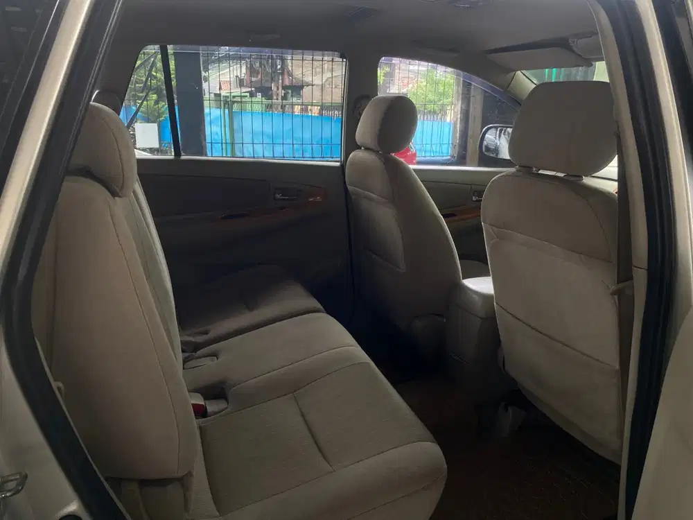 Toyota Kijang Innova 2011 Bensin