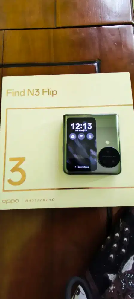 Oppo Find N3 Flip Like New minus LCD