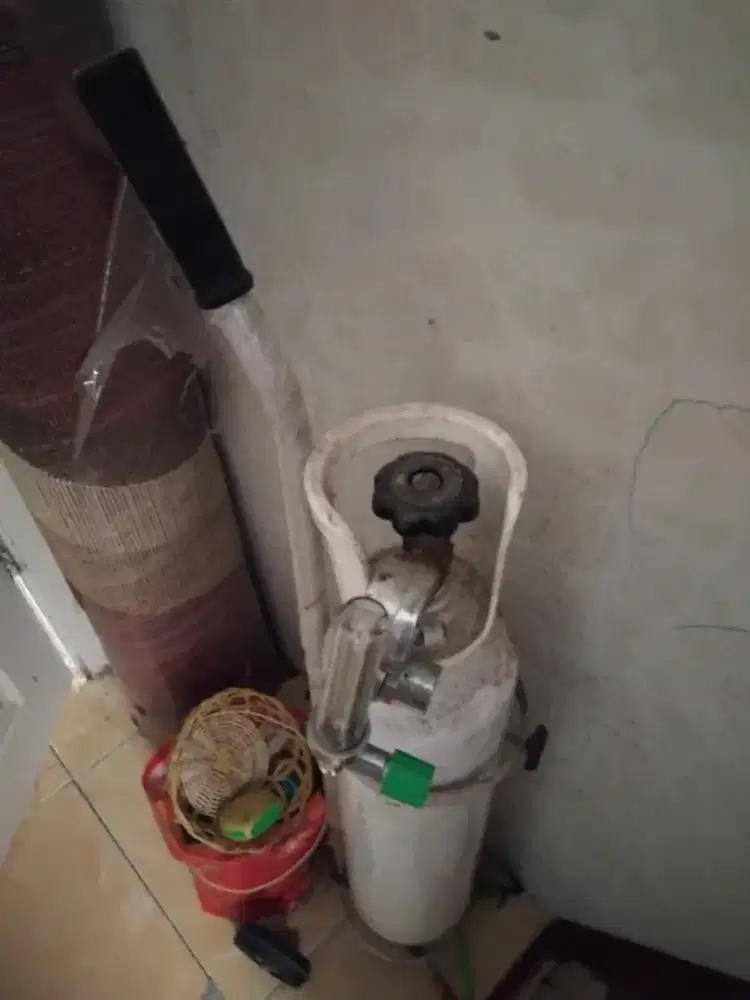 Tabung oksigen untuk pernapasan