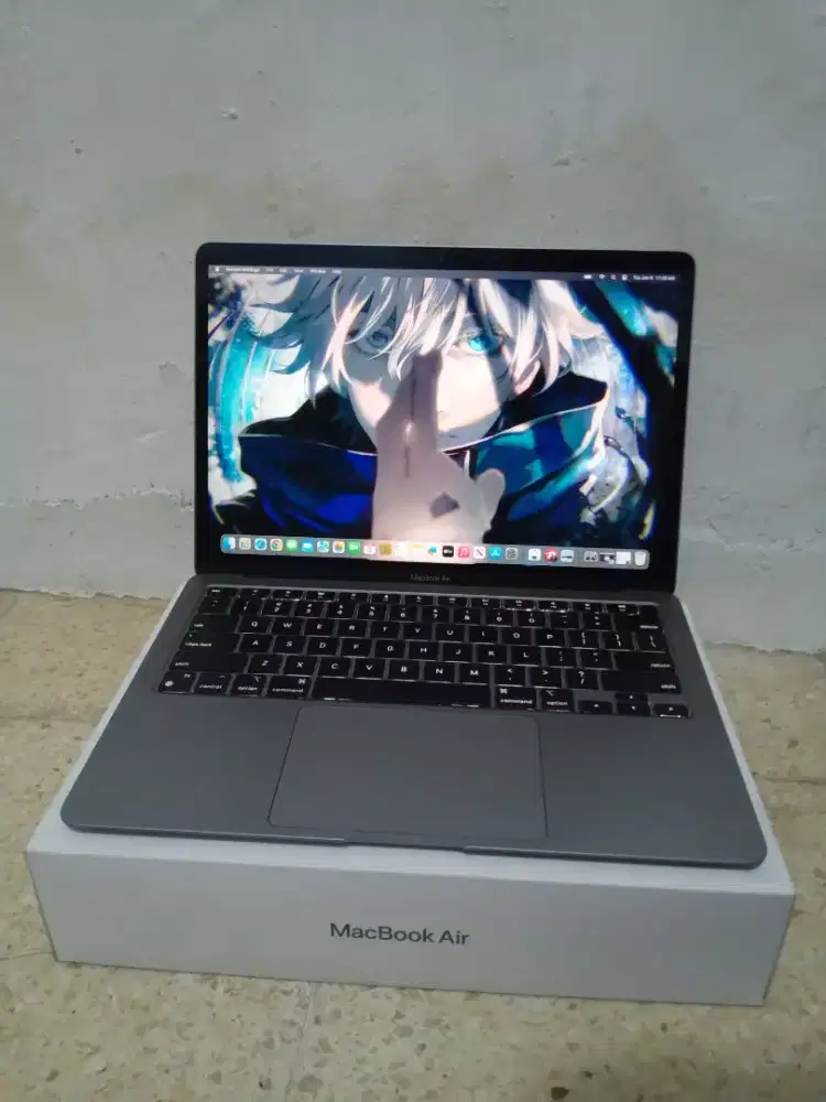MacBook Air M1 Retina 13in 2020 ram 8/SSD 256 Second rasa baru mulus