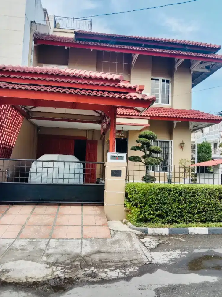 RUMAH MEWAH SIAP HUNI 2 LANTAI DAERAH MEDAN POLONIA