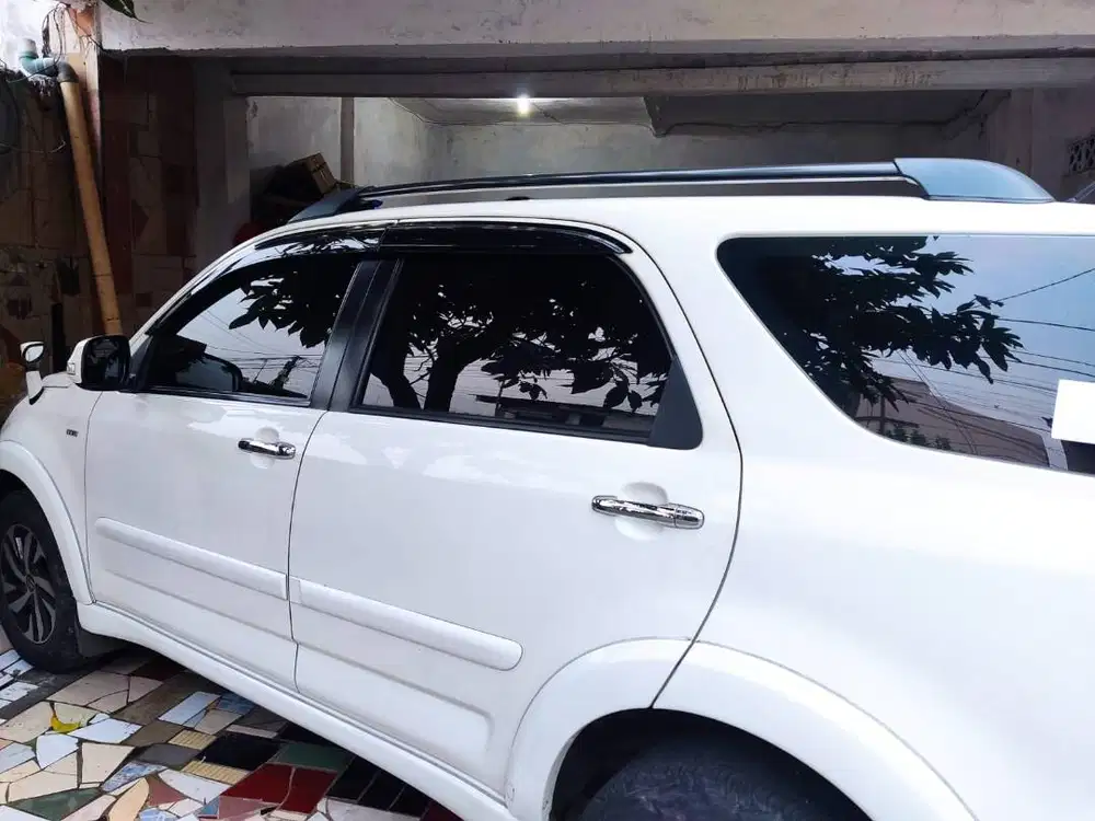 Mobil Toyota Rush matic 2017