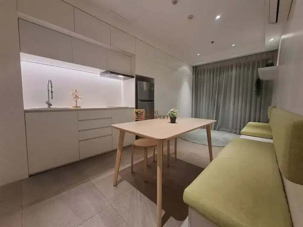 Disewakan Apartemen AKR Gallery West Residences 2BR Menjadi 1BR Furnished Lengkap Siap Huni, Hanya 3 menit Ke Pintu Gerbang Utama Tol Kebon Jeruk