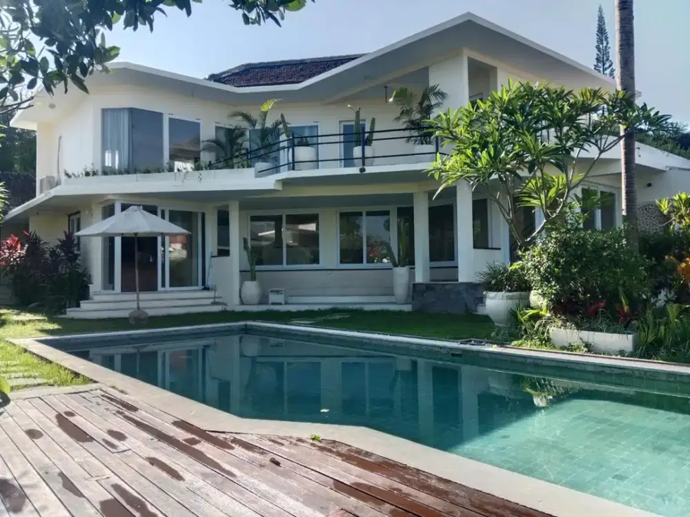 LUXURY VILLA IN PERERENAN