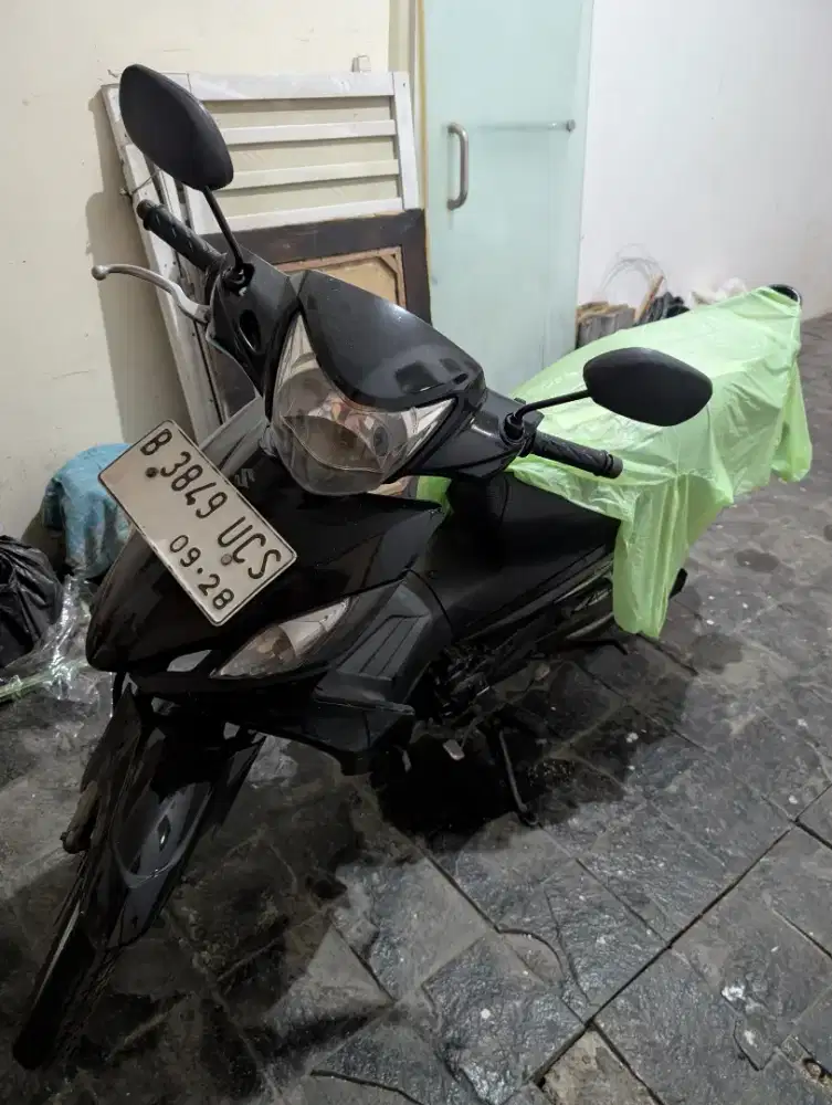 Suzuki Shooter warna hitam