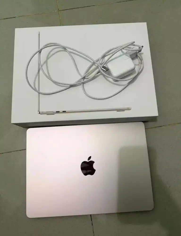 Macbook Air M2 16/256GB BH 100% Ibox GARANSI ON