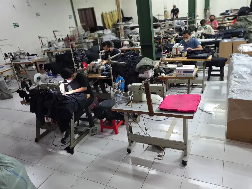 DI BUTUHKAN TENAGA JAHIT  KAOS , SETRIKA & SERABUTAN.