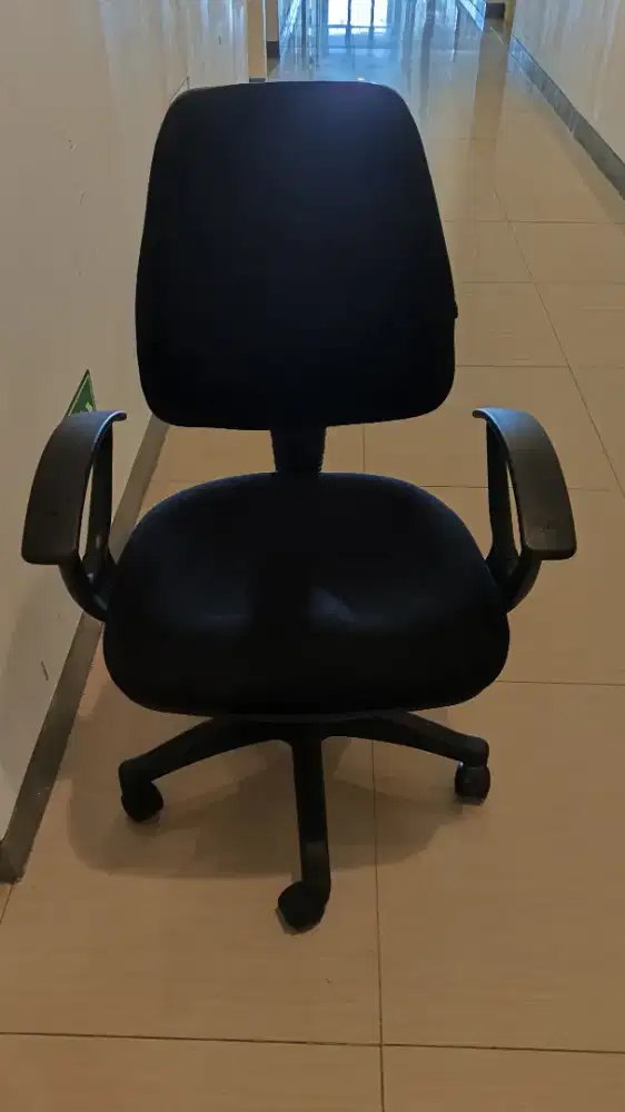 Kursi kantor merk informa