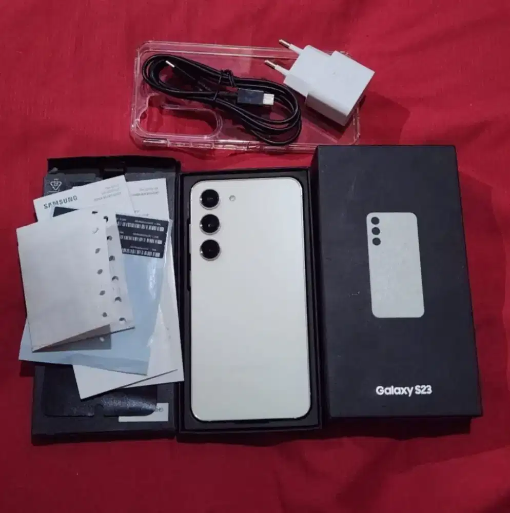 Jual hp tangan pertama Samsung s23 8/256 likenew free adaptor n case