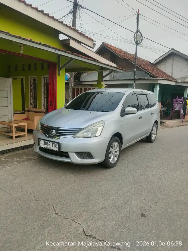 Nissan grand Livina SV metik 2014 istimewa