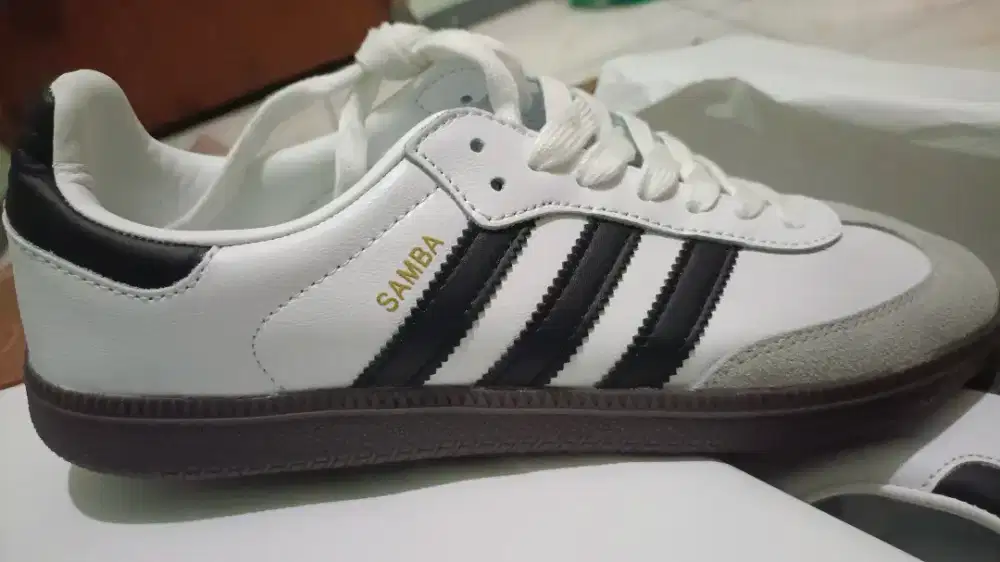 Adidas Samba, Putih Hitam