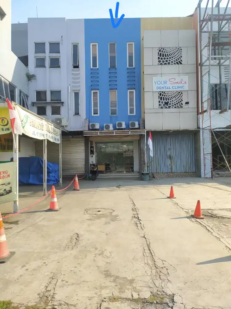 Ruko 3½ lantai semi furnished siap pakai