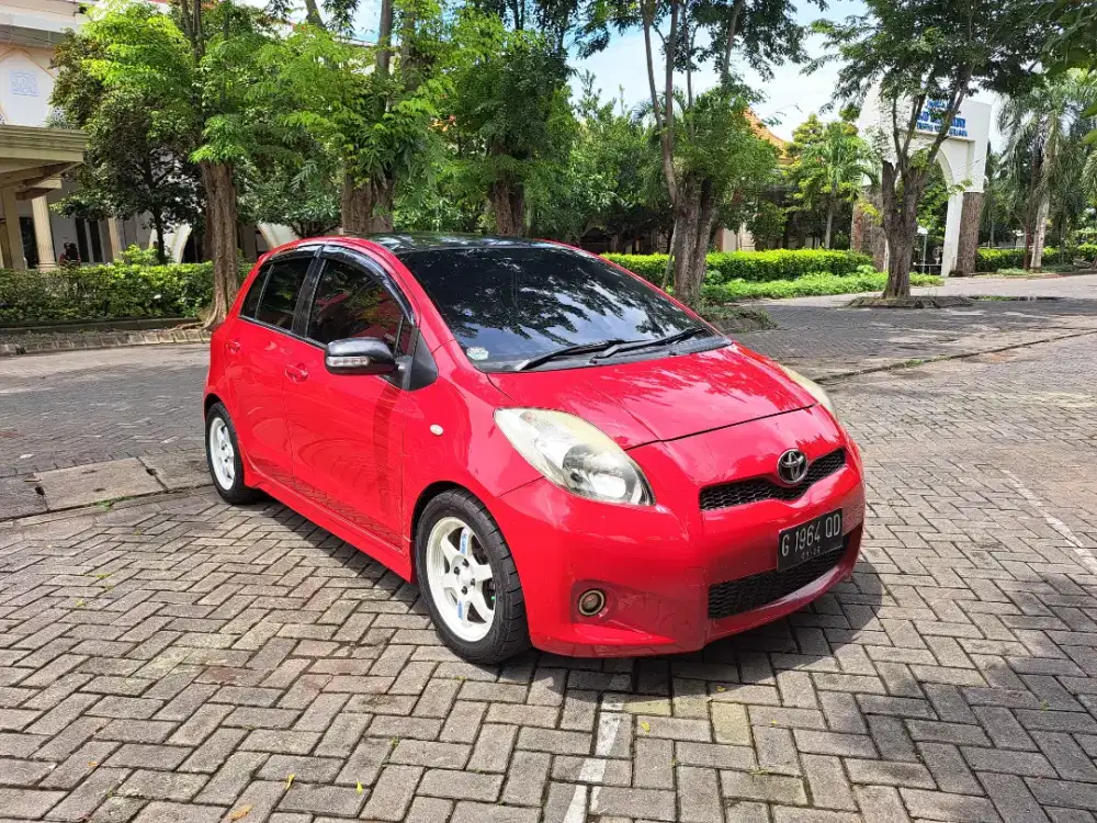 Toyota Yaris M/T 2012