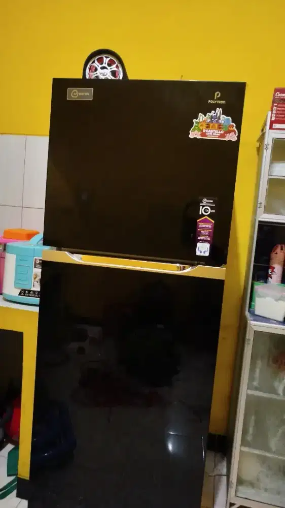 dijual cepat kulkas polytron 2 pintu
