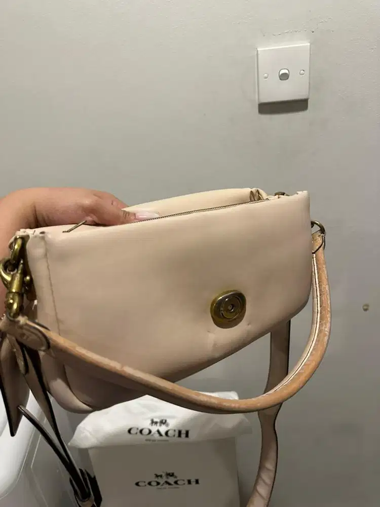 Coach Tabby Pillow Ivory 26 cm Tas branded