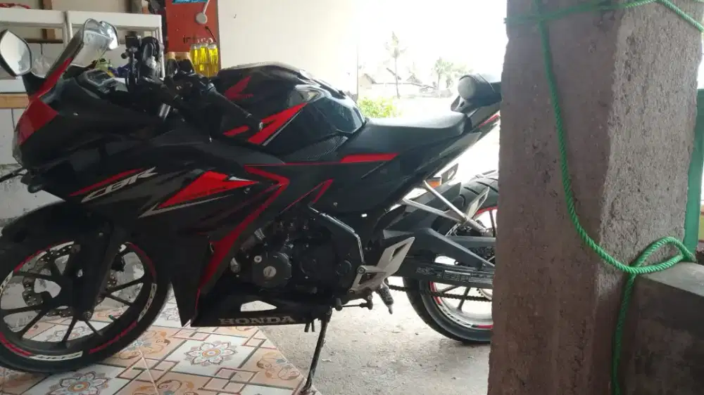 Honda CBR Sport 150 CC hitam