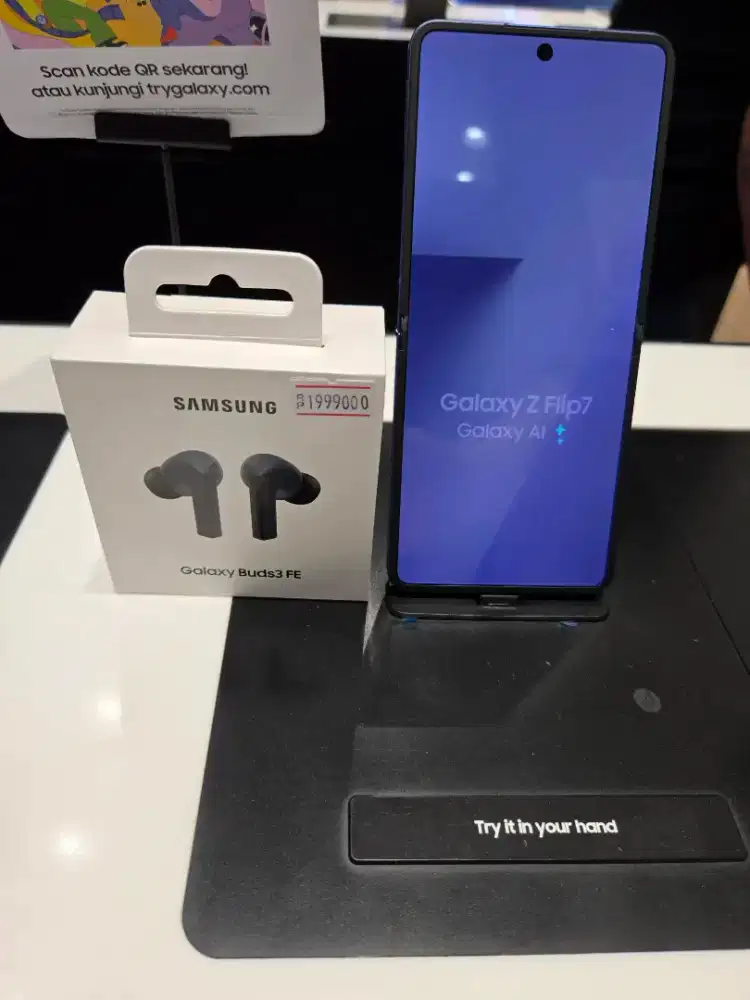 Samsung Flip 7 256GB Free Buds 3 fe