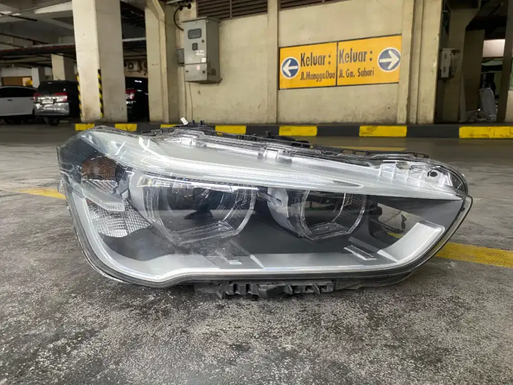 Lampu kanan BMW X1 f48/f49 2016-18