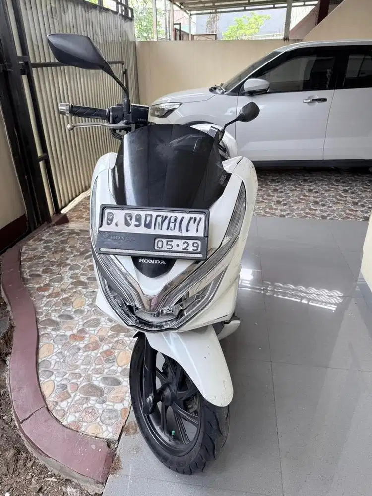 PCX ABS tahun 2019 warna putih
