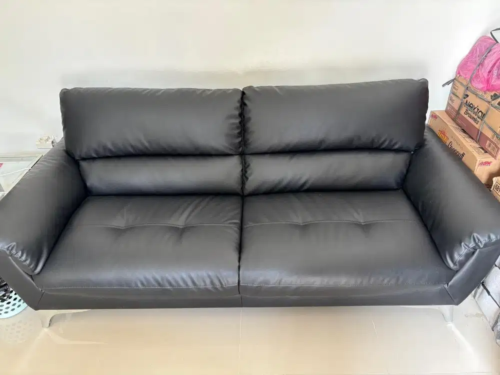 Sofa Informa Hitam Kulit