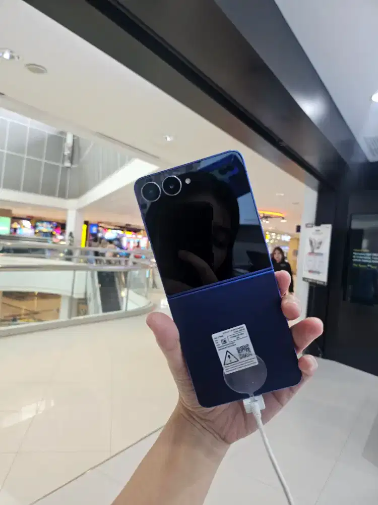 SAMSUNG Z FLIP 7 12/256 GARANSI RESMI SEIN 1 TAHUN