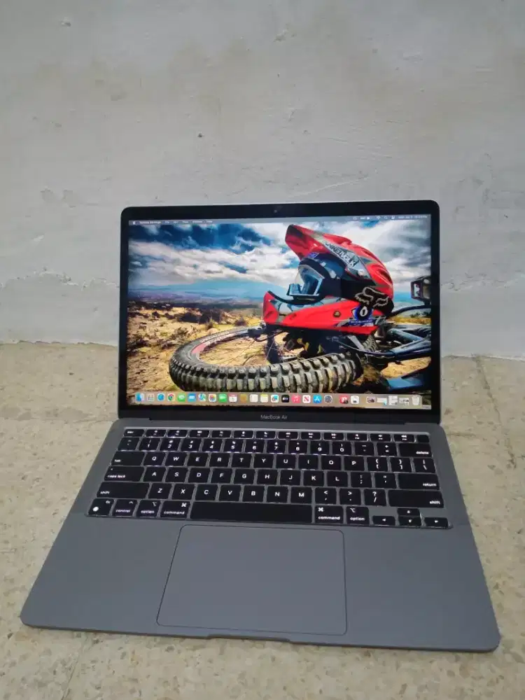 Laptop MacBook Air M1 Retina 13in 2020 (Garansi ON)ram 8/SSD 256