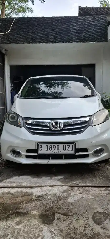 Honda freed type E tertinggi. PSD