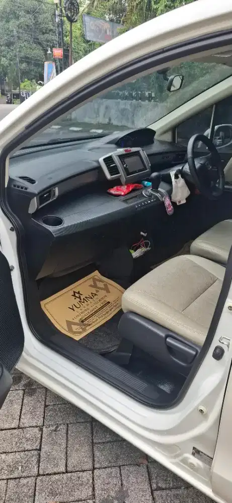 Honda freed type E tertinggi. PSD