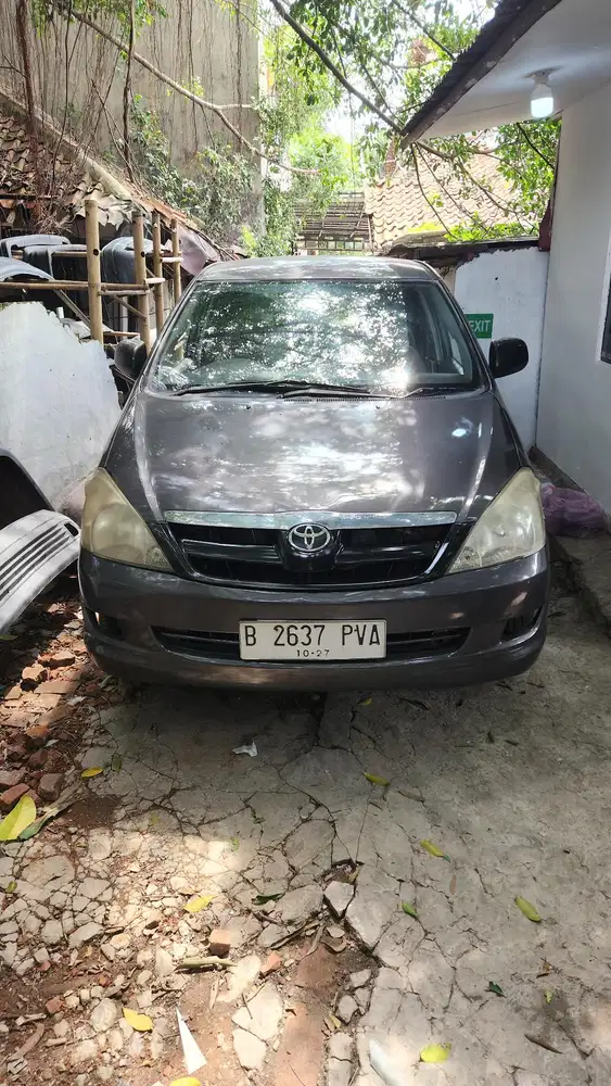 Toyota Kijang Innova 2005 2.0 E Bensin