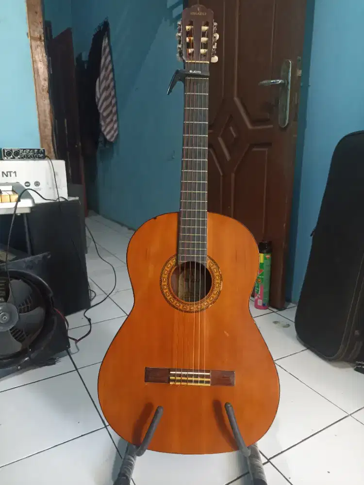 Vintage nylon guitar made in Japan Isuzu zc300