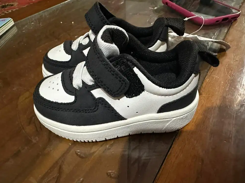 SEPATU BAYI BARU MERK H&M SIZE US 4-5 UKURAN INSOLE 13 CM