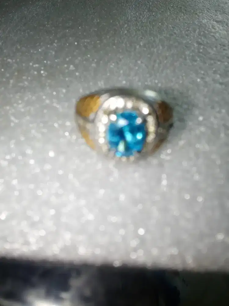 Cincin batu topas
