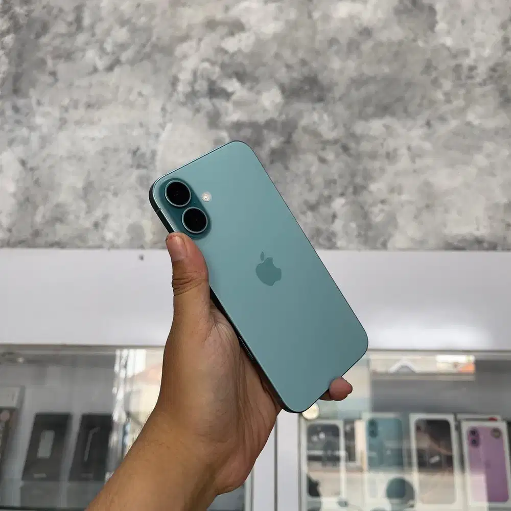 Iphone 16 Plus 128gb iBox mulus fullset garansi panjang. TT juga bisa