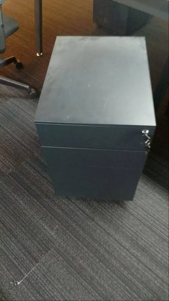 DIJUAL CEPAT!! LACI, KABINET, LOKER UNTUK TEMPAT PERLENGKAPAN BEKERJA