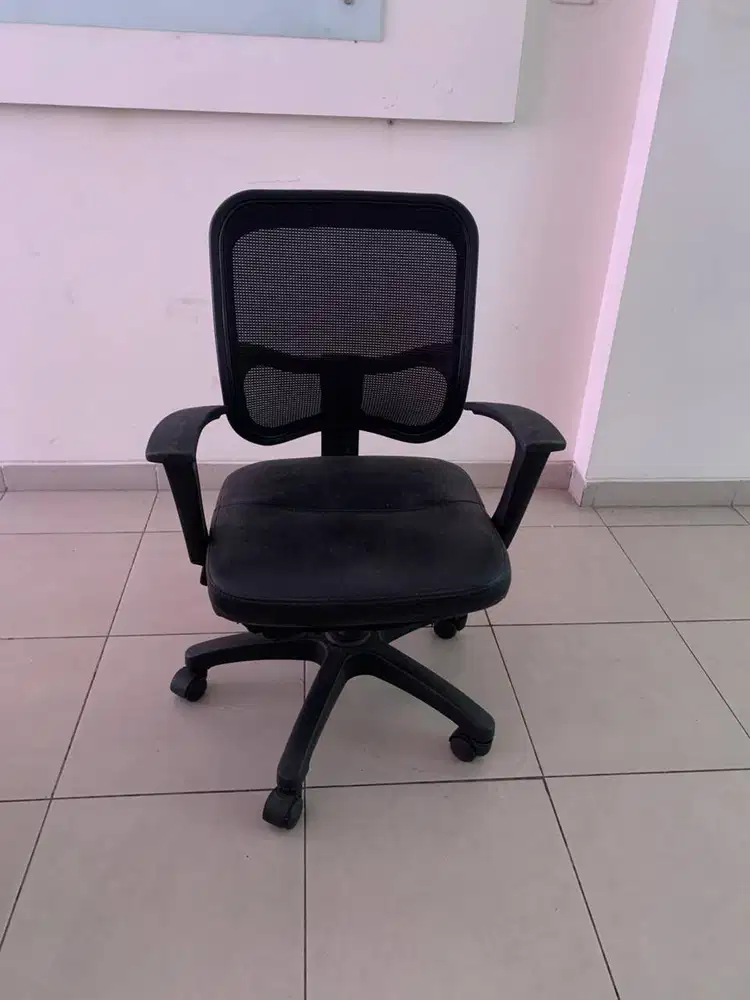 Kursi Kerja Kantor Bekas Kondisi Bagus  Kursi Kerja Kantor Siap Pakai