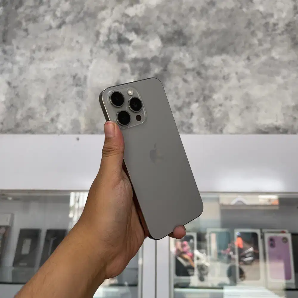 Iphone 15 Pro Max 256gb iBox fullset original dan bergaransi. Bisa TT