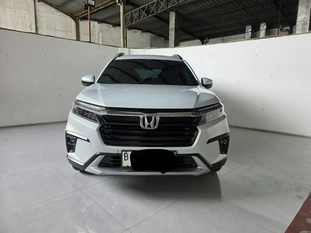 Honda BRV Prestige AT ( Matic ) 2023 Putih Km Low 33rban genap Mulus