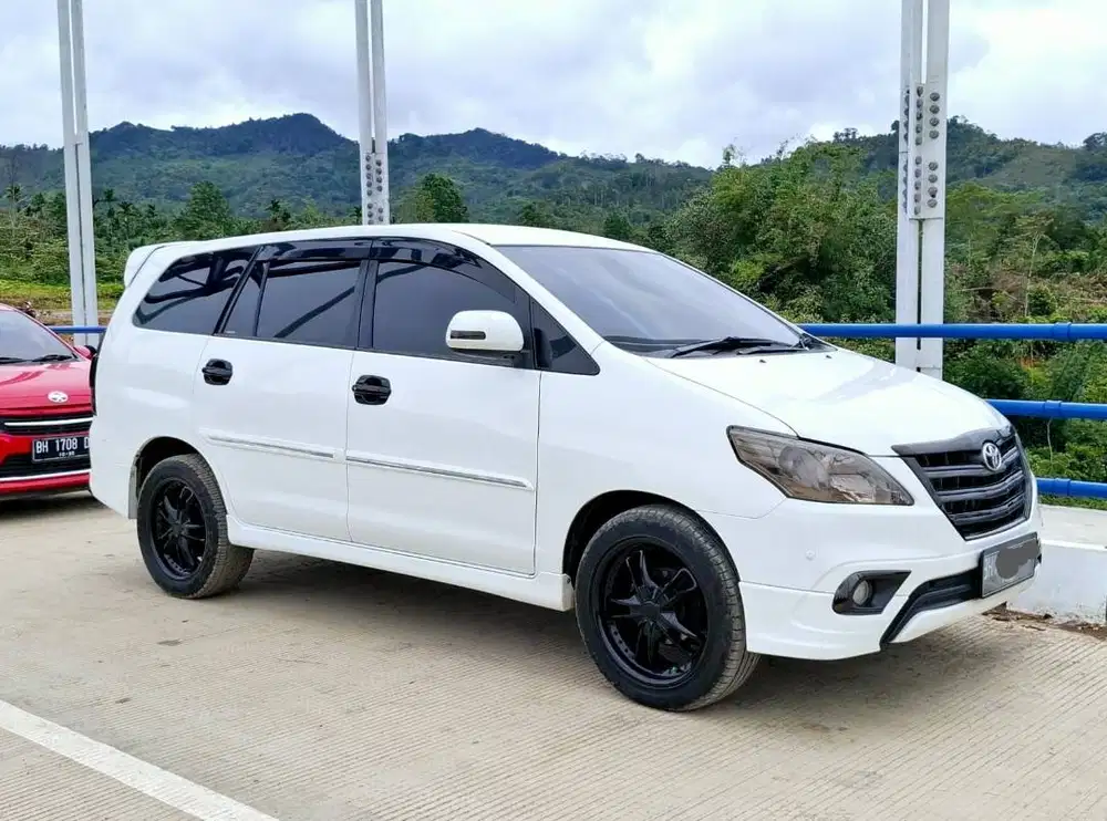 Innova V Luxury AT 2013 akhir Barong