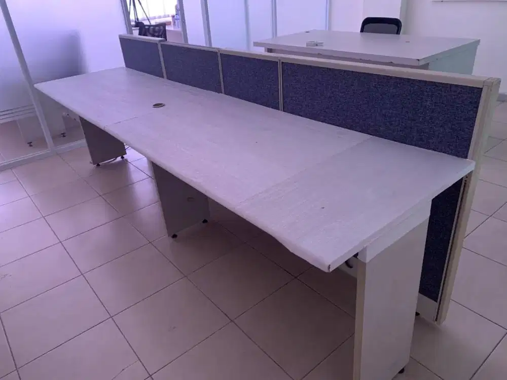 Meja Kantor Meja Karyawan Siap Pakai Bekas Seperti Baru