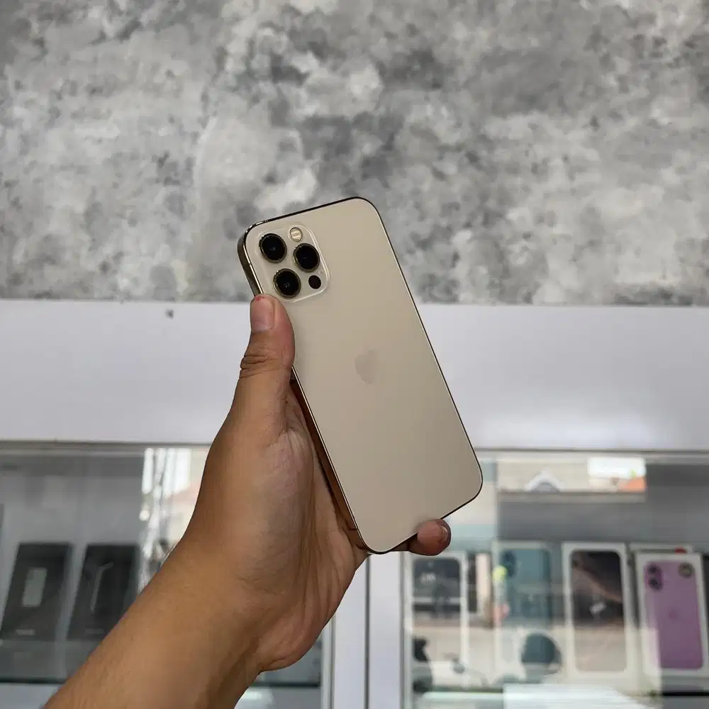 Iphone 12 Pro 256gb iBox mulus fullset original. TT juga bisa