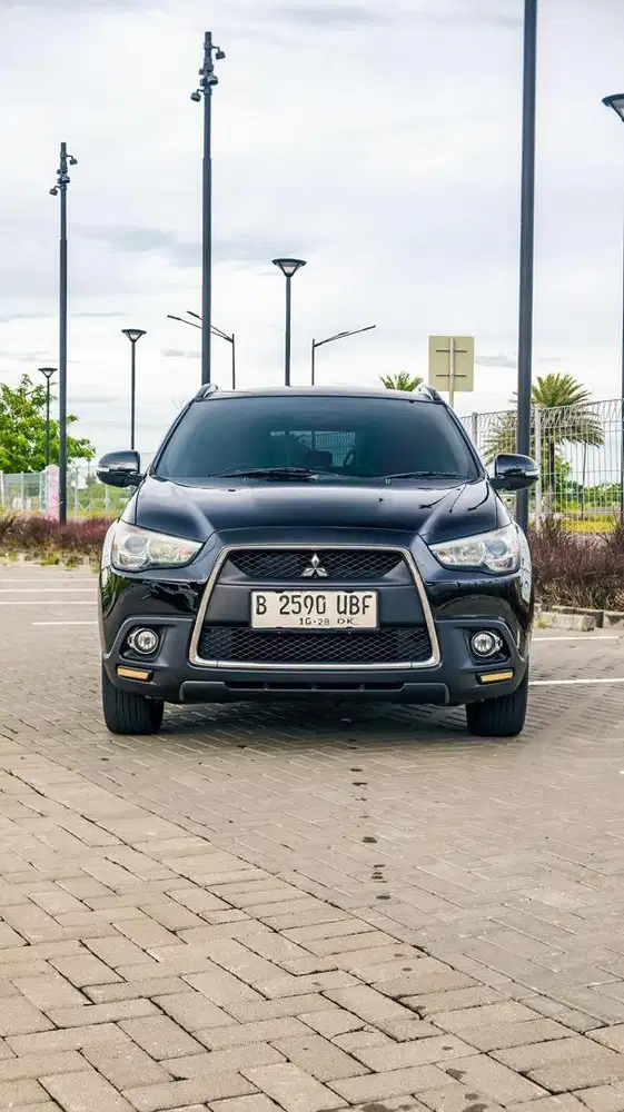 MITSUBISHI OUTLANDER PX 2.0 AT 2013 HITAM