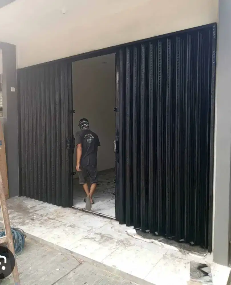 Pintu harmonika bekas bagus