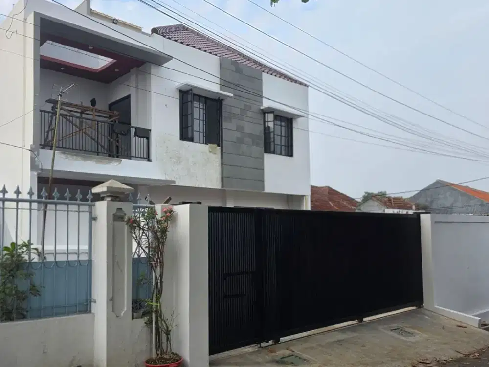 TURUN HARGA ! RUMAH 3 LANTAI SIAP HUNI