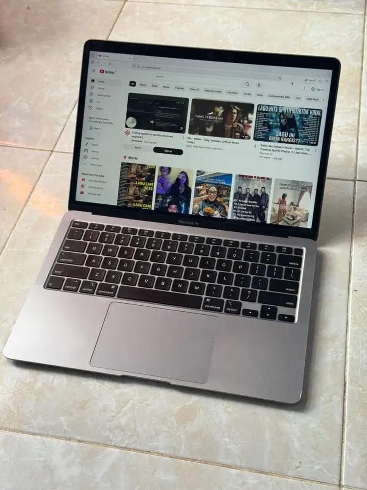 Macbook air 2020 Ram 8/256 Intel Cor i3 Layar 13in Garansi Resmi