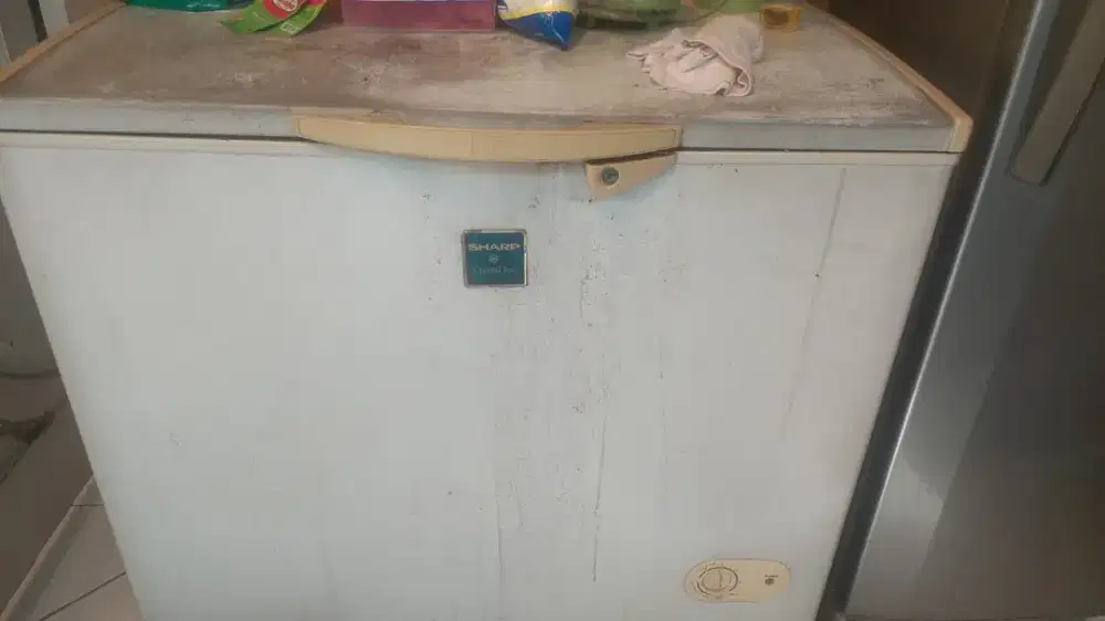 Freezer sharp kapasitas besar